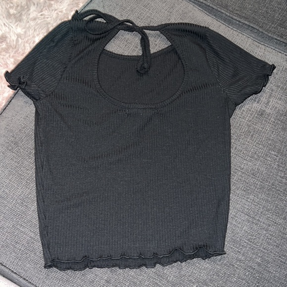 Caution To The Wind black top - Picture 2 of 3